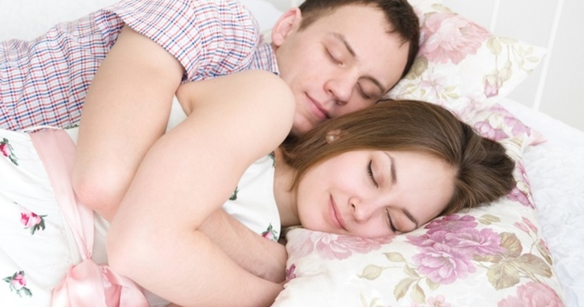 Подруга жены ебется с супругом пока простушка крепко спит