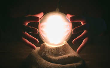 Чем гадание опасно для человека: 3 главные причины