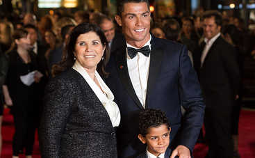 А я хотела сделать аборт: признание мамы Криштиана Роналда