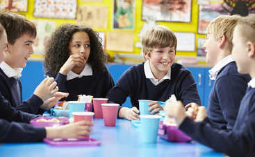 В Україні випустили довідник, який допоможе привити дітям здорові звички