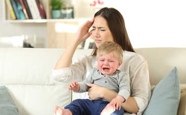 Как понять, почему плачет ребенок: самые нелепые причины детских слез