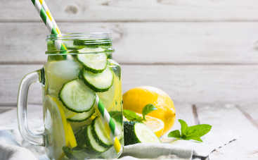 Огуречная вода очистит от токсинов и поможет похудеть: рецепт