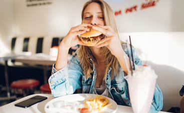 От фастфуда стареет мозг: неожиданные выводы ученых