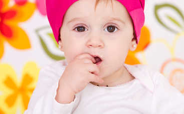 Заеды у ребенка: причины, симптомы и лечение