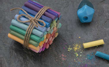 Как сделать цветные гигантские мелки в домашних условиях