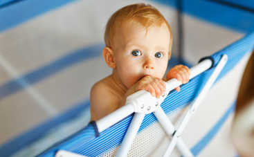 Ходунки, манежи, кресла-качалки - "помощники", которые мешают развитию ребенка