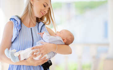 Как держать ребенка на руках: 5 правильных способов