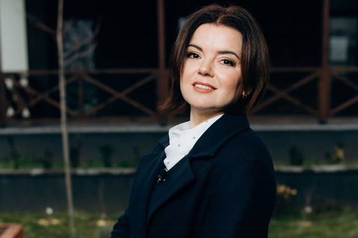 Марічка Падалко показала доньку-випускницю на Останньому дзвонику у школі