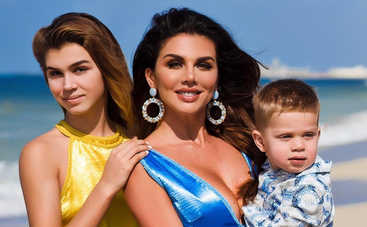 Ничего себе! Анна Седокова призналась, что нянькой младшего ребенка стала ее 14-летняя дочь