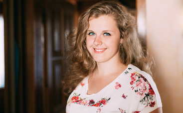 Стоит ли plus size модницам выбирать платье с ярким принтом?