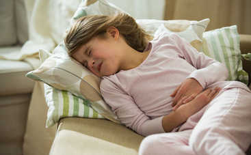 Ребенок засунул в ухо, горло, нос инородный предмет: что делать