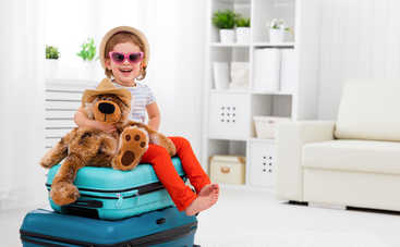 Собираем чемодан: 5 бесполезных вещей, которые мамы берут с собой в поездку