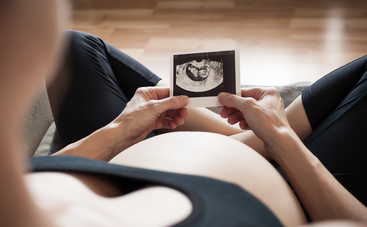 Женщины должны знать: ученые поняли, почему дети толкаются в утробе матери