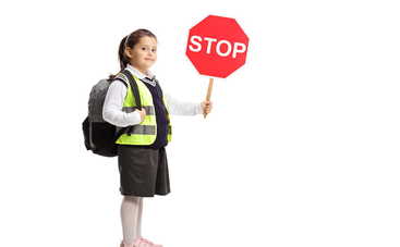 Нововведение 2019: родителей обязали обеспечить школьников светоотражающими жилетами