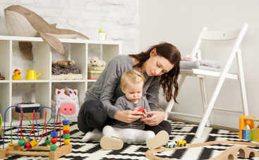 Как выбрать няню: чек-лист для родителей