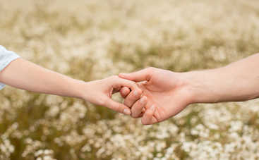 С кем не стоит строить отношения: несовместимость по дате рождения и Зодиаку