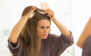 Перхоть: как избавиться от белых хлопьев, чем мыть голову