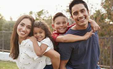 Названы знаки Зодиака, которые редко заводят детей