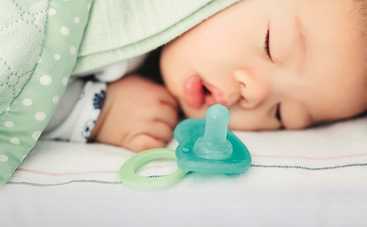 Пустышка: за и против, мифы и реалии материнства