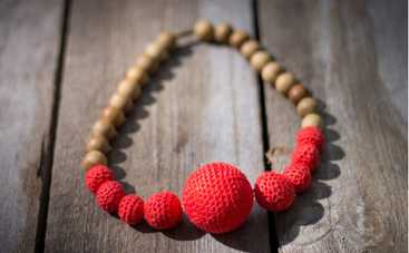 Игрушки для ребенка до года своими руками: слингобусы и гусеничка