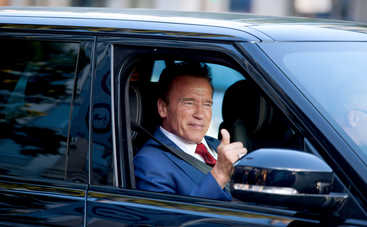 Младшая дочь Арнольда Шварценеггера превратилась в красавицу-брюнетку