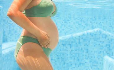 Роды в воде: преимущества и противопоказания