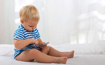 Сколько времени ребенку можно проводить с гаджетами?