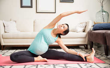 Йога для беременных мам поможет в родах