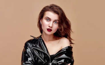 Популярная певица и блогер поддерживает форму благодаря системе сыроедения