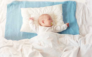Нужна ли ребенку подушка до года: отвечают педиатры