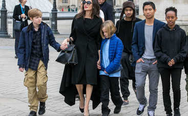 Счастливые и красивые: Анджелина Джоли вышла в счет с дочерьми