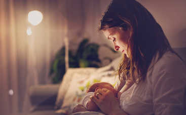 Ночные кормления: 5 советов, если ребенок все время висит на груди