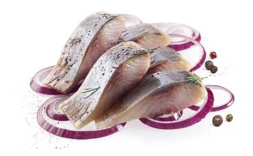 Стоит ли давать ребенку селедку и когда?