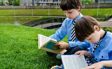 В Украине школьникам будут выдавать светоотражающие жилеты