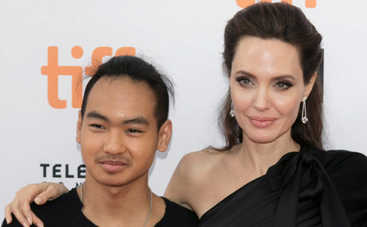 Анджелина Джоли попрощалась с сыном: куда отправился Мэддокс