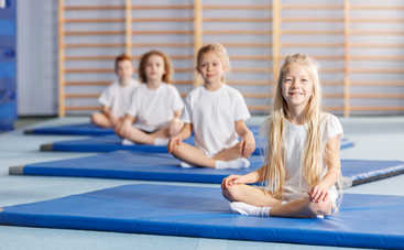 Правильная походка, ровная спина, гибкая осанка: ТОП-7 упражнений для ребенка