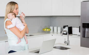 Сколько жидкости в день нужно пить кормящей маме