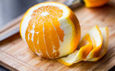 Как использовать корки от цитрусовых: 7 лайфхаков для мамы