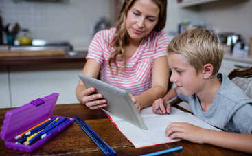 Как перестать делать уроки с ребенком: советы психолога