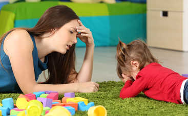 Почему ребенок ноет и чем помочь малышу