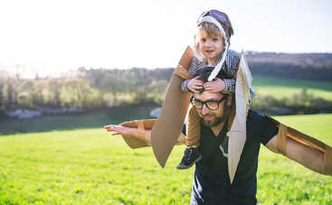 Отец и ребенок: что папы делают намного лучше мам