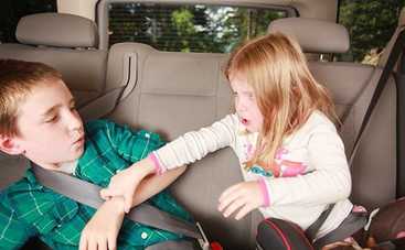 Ребенок бьёт младших: как справиться с детской агрессией