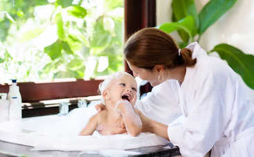 Как купать новорожденного: должна знать каждая мама