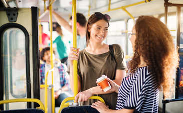 5 инфекций, которых можно подхватить в транспорте: как себя обезопасить