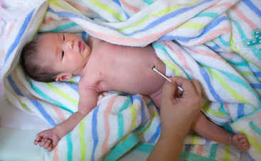 Как правильно обрабатывать пупок новорожденного