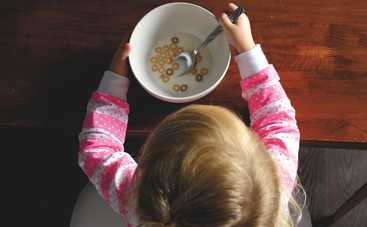 Объяснение врача: почему детям нельзя переедать?