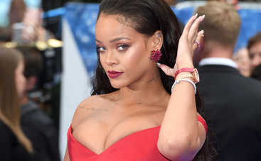 Певица Рианна не стала скрывать беременный животик