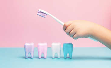 Как правильно чистить зубы: до завтрака или после?