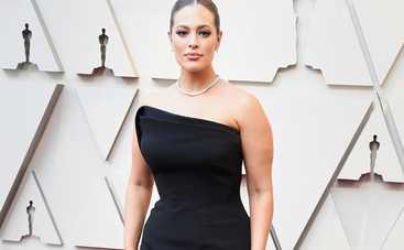 Беременная Эшли Грэм показала фигуру в нижнем белье