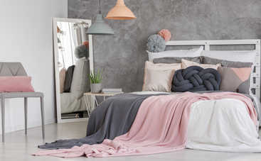 Почему нельзя спать напротив зеркала?